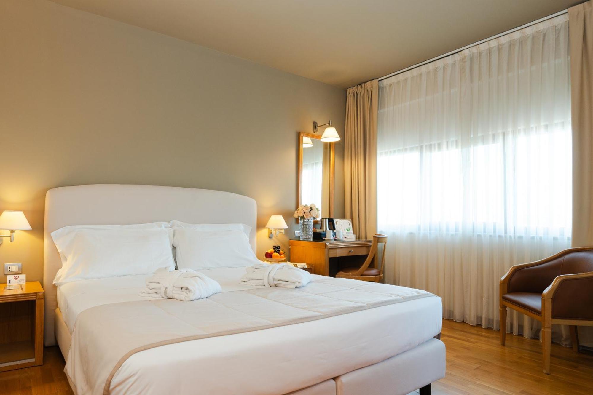 Hotel Touring Carpi Exterior photo