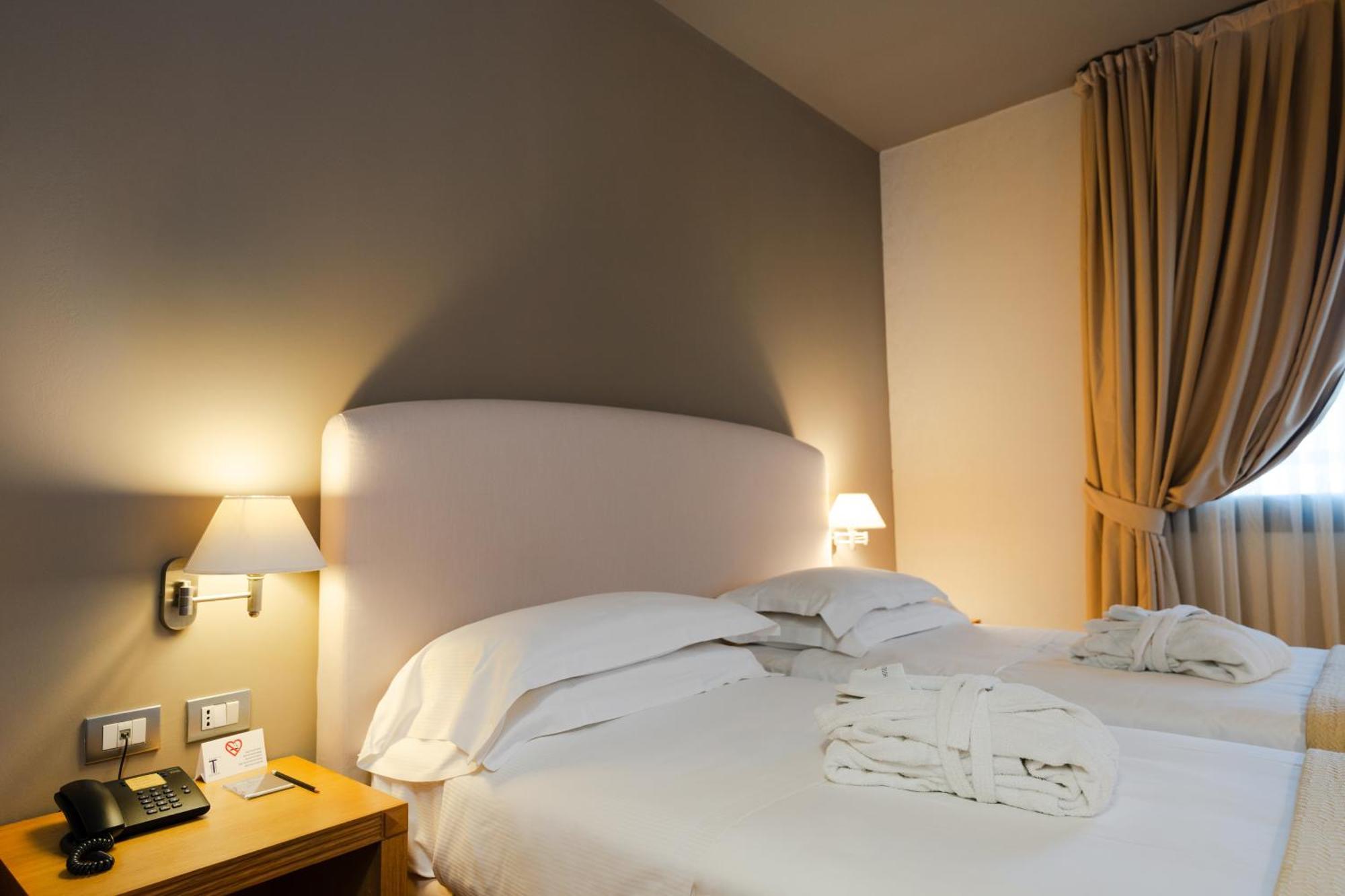 Hotel Touring Carpi Exterior photo