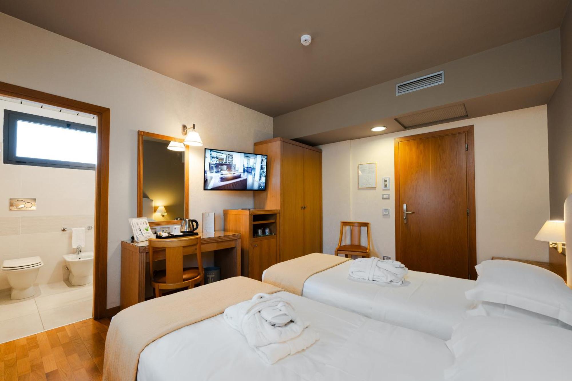 Hotel Touring Carpi Exterior photo